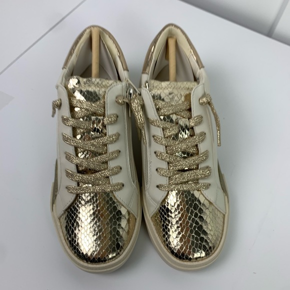 NEW DV Dolce Vita Peeka Girl's Size 5 Sneaker Gold Slip On - Picture 2 of 10
